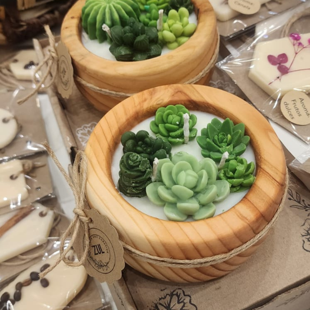 Velas en cuenco de madera